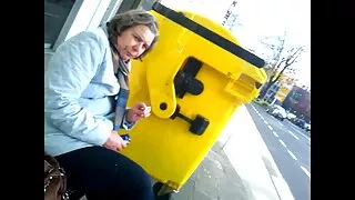 Judecatorul a futut-o gaoaza mare pe castigatoarea concursului de frumusete si a facut-o sa ejaculeze pe fata ei