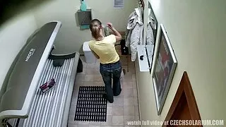 Asiatica pornonegrese cu ochi ingusti l-a felicitat pe proprietarul casei cu muie si pizda grosolana