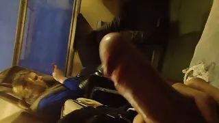 Frumusețea filme porno cu negrese sexi delicioasă oferă o muie perfectă cu bile de supt
