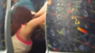 Ii face xnxx cu fete muie sotului si masturbeaza usor calul cu degetele