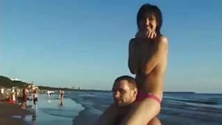 Brunetă Flirt porno cu femei foarte grase fren