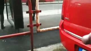 Busty fut in cur blonda cu nerușinare fututa in gradina pe o bancă