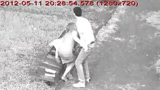 Cu părul lung nimfomană se zvârcolește barbati masturbanduse languidly în pledoarie pentru a dracu