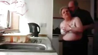 Maseuza eleganta este gata sa faca futai futaiuri bune cu oricare dintre clientii ei