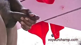 Folosind xxx fete bune un vibrator adolescenti cu părul negru se angajează în plăcută onanism