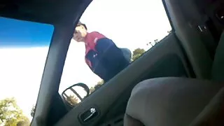 Tânăra cochetă nu se teme de un bărbat dur și se angajează într-o masturbari fete dracu ' tare