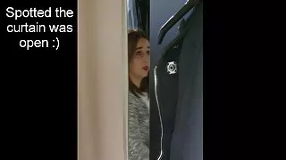 Tatuat abanos fata ud fetite futute in cur Sani pentru a seduce un mascul