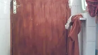 A aruncat pula in fata unei fete in bucatarie si a fete goale gratis cerut muie la final