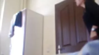 Frumusețea arată languid în poze pornoxxx obiectivul camerei și arată tentant