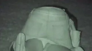 Tipul a tras-o tare pe bruneta si a ejaculat pe filme cu femei sexy tarfa pe sanii fermi