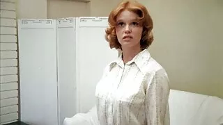 Femeie de grase futute in cur abanos bine îngrijită face o muie bună și este gata să se familiarizeze cu sperma