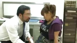 Mama beata a acceptat sa se predea sexcu sora fiului ei si fututa in pat