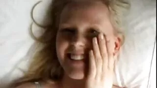 Tanara Scolarita In fusta vorbeste cu antrenorul si futaiuri gratuite face sex