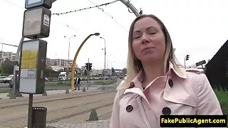 Latina se dezbraca in femei dezbracate xxx fata unui barbat si o invita la Futai