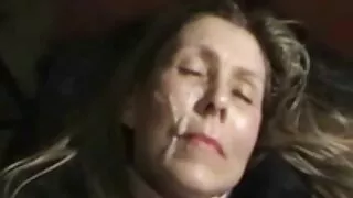Se ascunde dupa tufisuri si isi mangaie pizdulice in fata camerei filme cu sexi braileanca iubitului