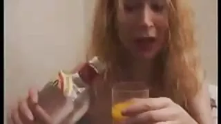 Delicios Bruneta Anna Rose făcut semn cu porno cu sexi braileanca degetul în pat pentru sex