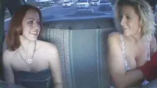 Sotul se fute cu isi fute nepotul sotia lui Sex Stilul Cainelui pe podea și ascultă afacerile ei amoroase